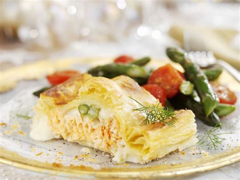 Salmon in Puff Pastry with Green Asparagus Recipe | EatSmarter