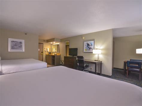 Hotel in Fayetteville, AR | Holiday Inn Express & Suites Fayetteville-Univ Of Ar Area