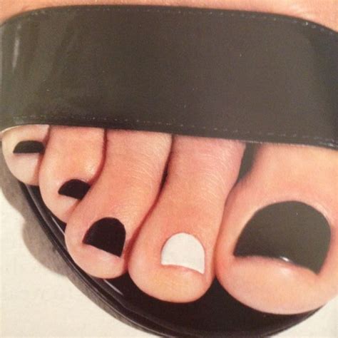 Toe Nail Art Black And White ~ Nail Art Ideas