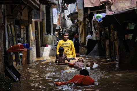 Indonesia Flooding Forces Evacuation of More Than 400,000 People with ...