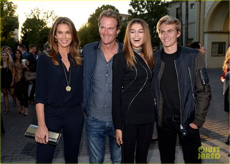 Kaia Gerber Gets Family Support at 'Sister Cities' Premiere!: Photo ...