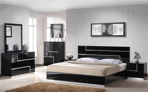 Lucca Black Lacquer Platform Bedroom Set from J&M (17685-Q) | Coleman ...