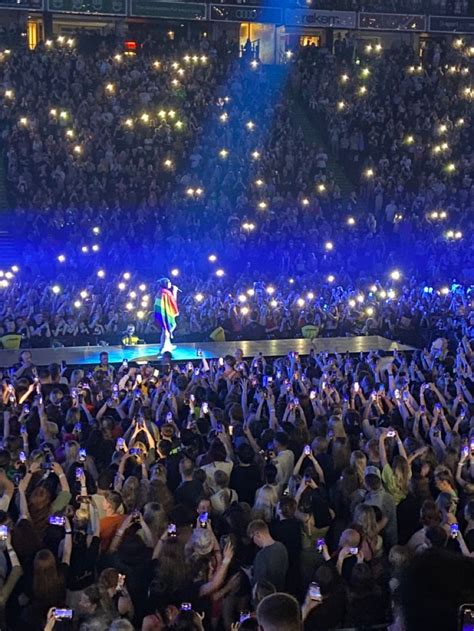 billie eilish pride flag 🤍 | Concert, Marry me, Pride flags