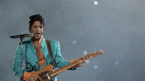 Prince Performing Purple Rain At Super Bowl - Image to u