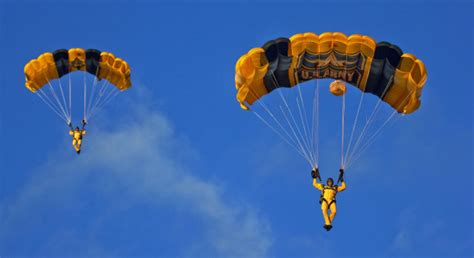Free Images : landscape, sky, ground, jumping, extreme sport, california, parachute, circle ...