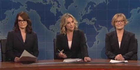 Tina Fey, Amy Poehler And Jane Curtin Return To 'Weekend Update' Desk ...