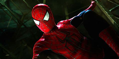 Tobey Maguire's Spider-Man: No Way Home Costume Shown In Close-Up Image