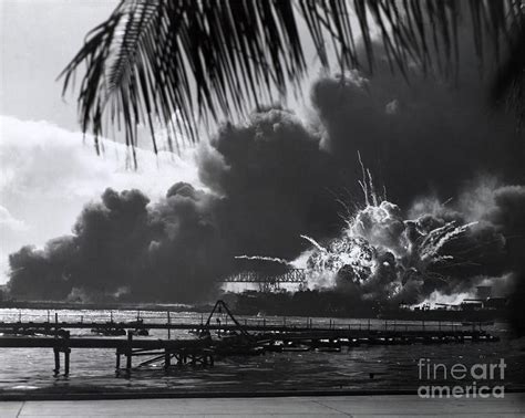 Uss Shaw, Pearl Harbor, December 7, 1941 Photograph by Photo Researchers