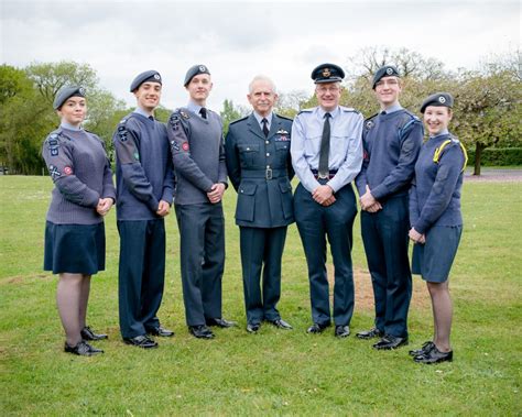 Air cadets take to the sky thanks to national awards - Flight Training News