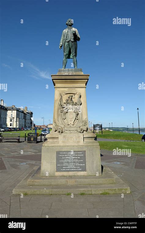 captain James cook statue Whitby england uk Stock Photo - Alamy