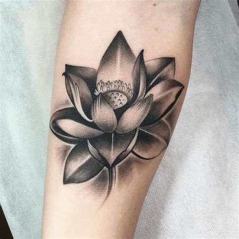 61 Best Lotus Flower Tattoo Designs + Meanings (2024 Guide) | タトゥーのインク ...