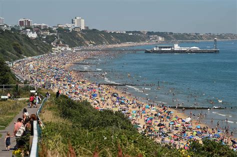 Bournemouth declares 'major incident' as thousands crowd England's beaches