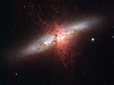 M82 - Hubble Legacy Archive Image