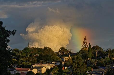 PHOTO: Stunning photo from Auckland captures late season warmth ...