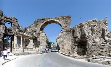 File:Side - Vespasian Gate.jpg - Wikimedia Commons