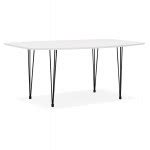 A table to eat in a sober and contemporary style with a timeless design.