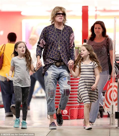 Michael Lockwood goes shopping at Target with daughters | Daily Mail Online