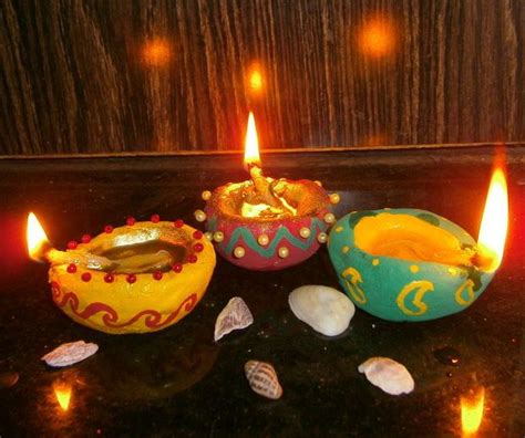 Handmade Decorative Diya (Oil Lamps) | Kerzen selber machen, Handgemachte dekorationen, Öllampe ...