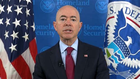 Video Secretary of Homeland Security urges migrants not to come to the ...