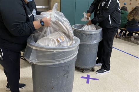 Dirty schools: At Chicago’s Eberhart Elementary School in Marquette ...