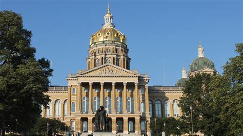 Hoorahoopti Away: Iowa State Capitol-Des Moines, IA