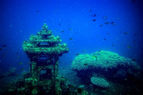 Underwater Hindu Temple in Bali, Indonesia - Maviba