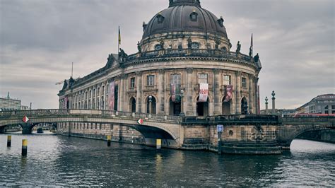 Berlin Museum Island Free Tour | SANDEMANs NEW Europe