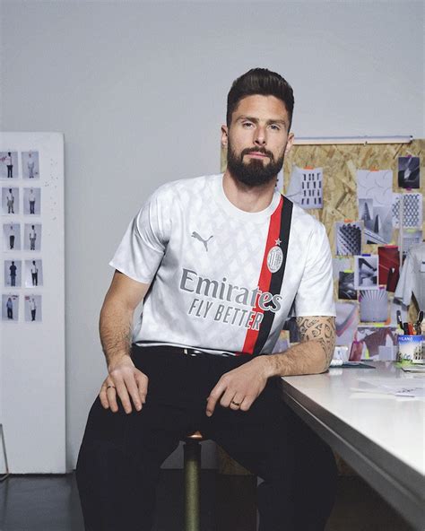 PUMA launch 2023/24 AC Milan Away kit