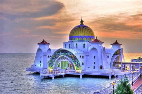 Malacca Straits Mosque in Malaysia-by twilight | Schöne moscheen ...