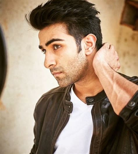 Aadar Jain Wiki, Age, Girlfriend, Wife, Family, Biography & More ...