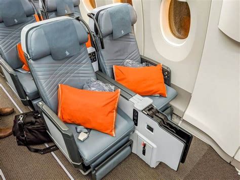 Singapore Airlines Airbus A350 900 Premium Economy bulkhead seats ...