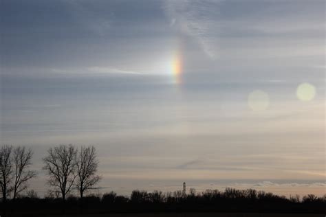 'Sun dogs,' upside-down rainbows spotted in Windsor sky | CBC News