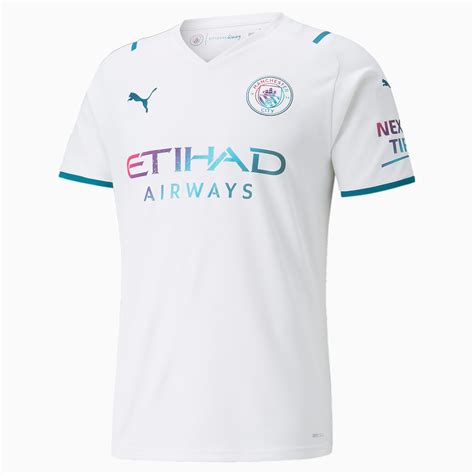 Les maillots de Manchester City 2021-2022 présentés par PUMA