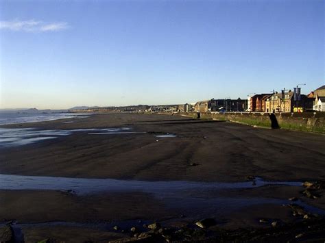 Kirkcaldy beach © duncan cumming cc-by-sa/2.0 :: Geograph Britain and Ireland