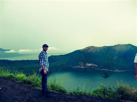 Hiking up the Taal Volcano in Luzon (Philippines) - Tripoto