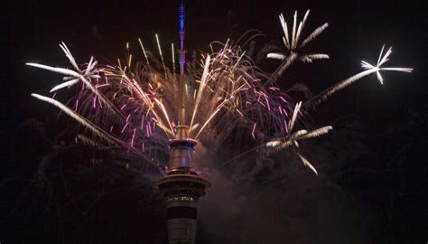 Video: Sky Tower fireworks marks the start of 2017 | Newshub