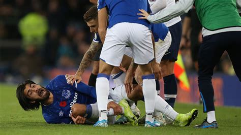 Everton vs Tottenham: Horrifying Andre Gomes injury leaves Son Heung-min in tears | MARCA in English