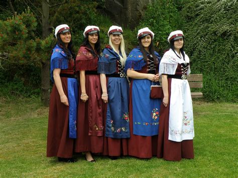 Faroese Girls wearing the National Faroese Costume - Minnisvarðin Vágur ...