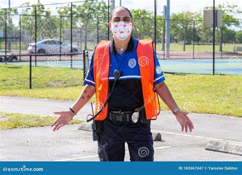 Feeding South Florida during COVID-19 Coronavirus Pandemic Editorial Photography - Image of ...