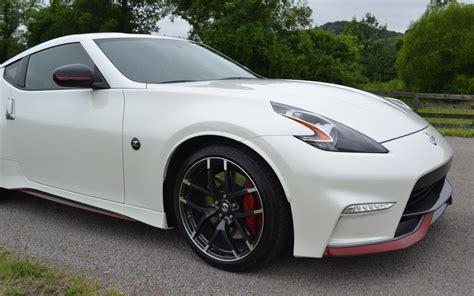 The Nismo Ladies in White: Nissan GT-R and 370Z - 22/28