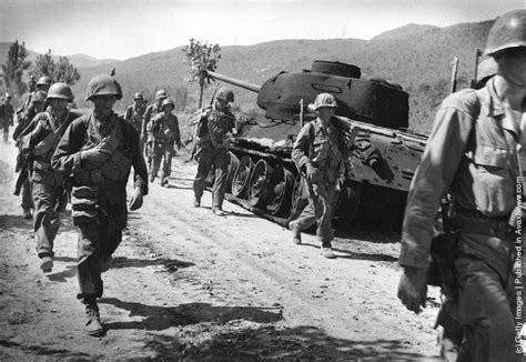 US soldiers passing by destroyed North Korean T-34-85 tank. | Korean war, History war, Military ...