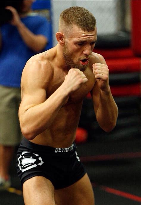 Connor McGregor - Train hard fight easy Conor Mcgregor Training, Conor ...