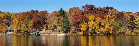 6 Lakes that have the Best Fall Foliage | Barletta Pontoon Boat Australia