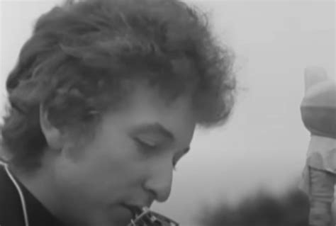 What is Bob Dylan's "Blowin' in the Wind" really about? - Song Meanings ...