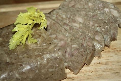 Recette: tête fromagée à la façon de maman. | Head cheese, Souse meat ...