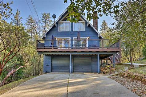 Pine Mountain Lake Vacation Rental w/ Deck - Groveland, CA | Evolve