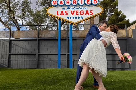 New Year's Eve Date 123123 Boosts Las Vegas Wedding Business | Entrepreneur