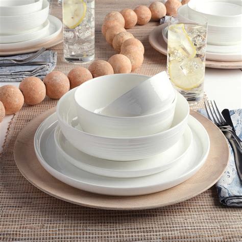 Mikasa Alyssa 40-piece Bone China Dinnerware Set - Walmart.com