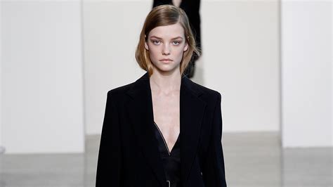 Calvin Klein Collection Fall 2016 Ready-to-Wear Fashion Show | Vogue