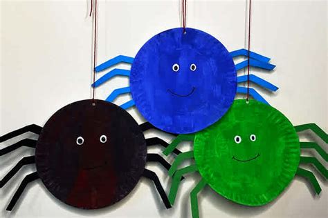 Spooky Paper Plate Spiders - QiDZ